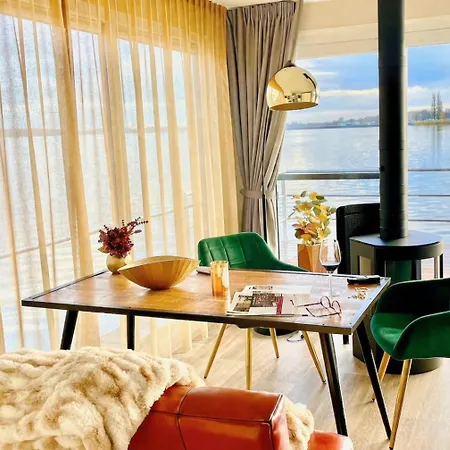 Floatinghouse Sunday Vakantiehuis *