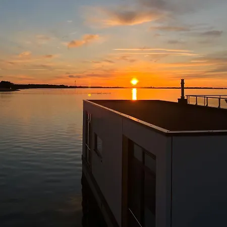 Vakantiehuis Floatinghouse Sunday Ribnitz-Damgarten